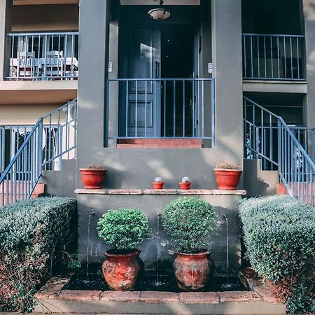 Amoris Guest House-Waterkloof Ridge Претория Екстериор снимка