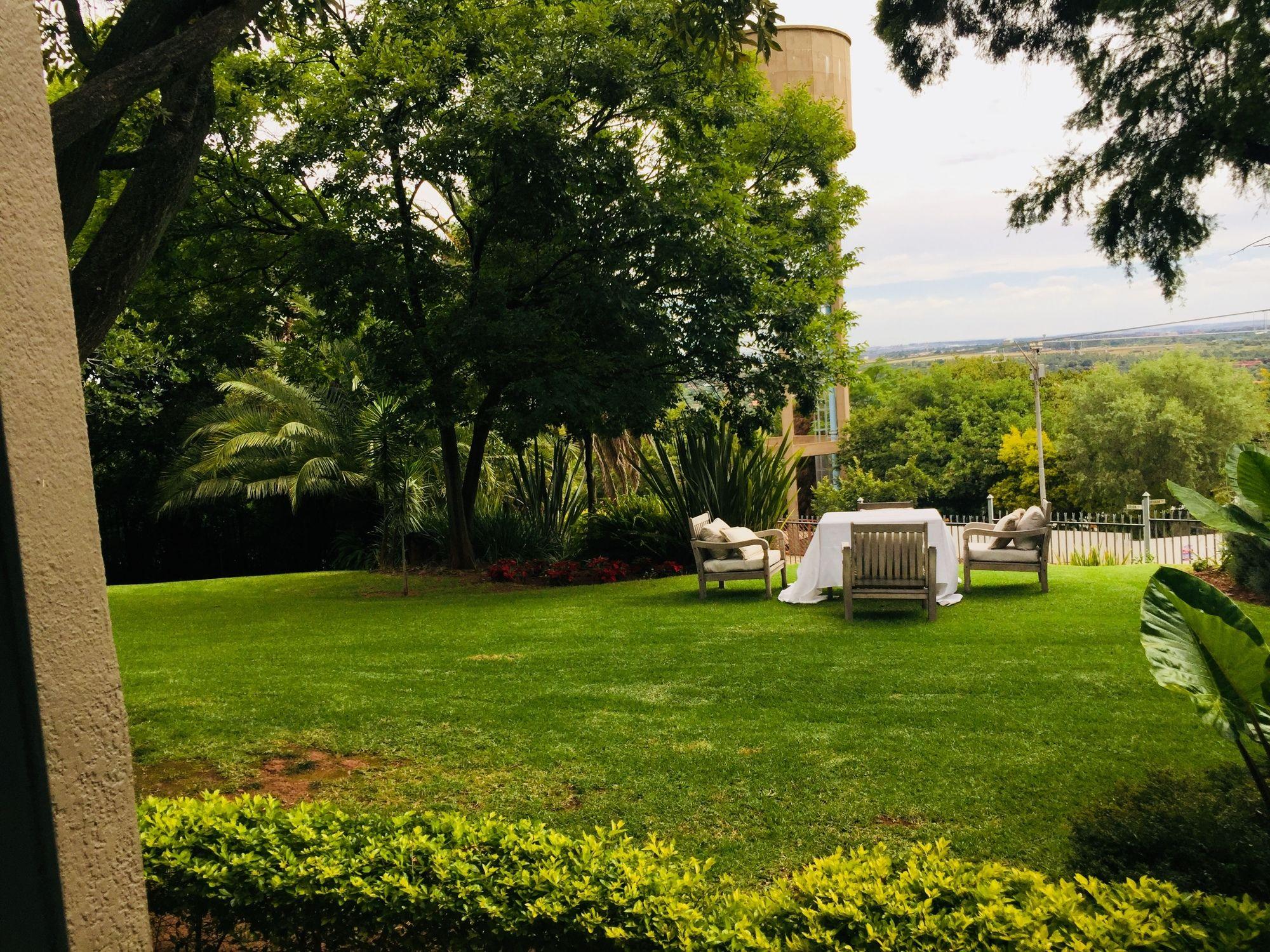Amoris Guest House-Waterkloof Ridge Претория Екстериор снимка