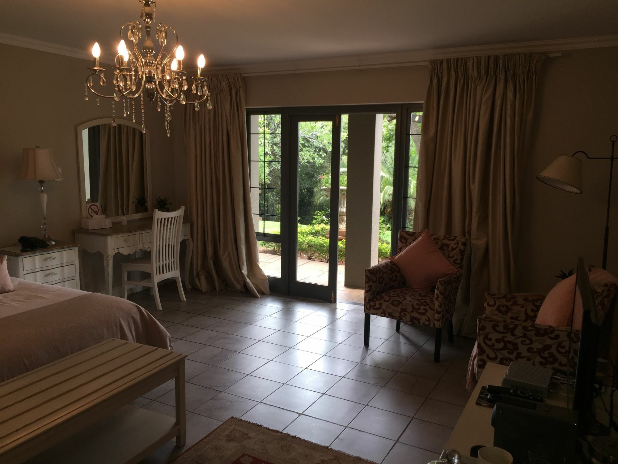 Amoris Guest House-Waterkloof Ridge Претория Екстериор снимка