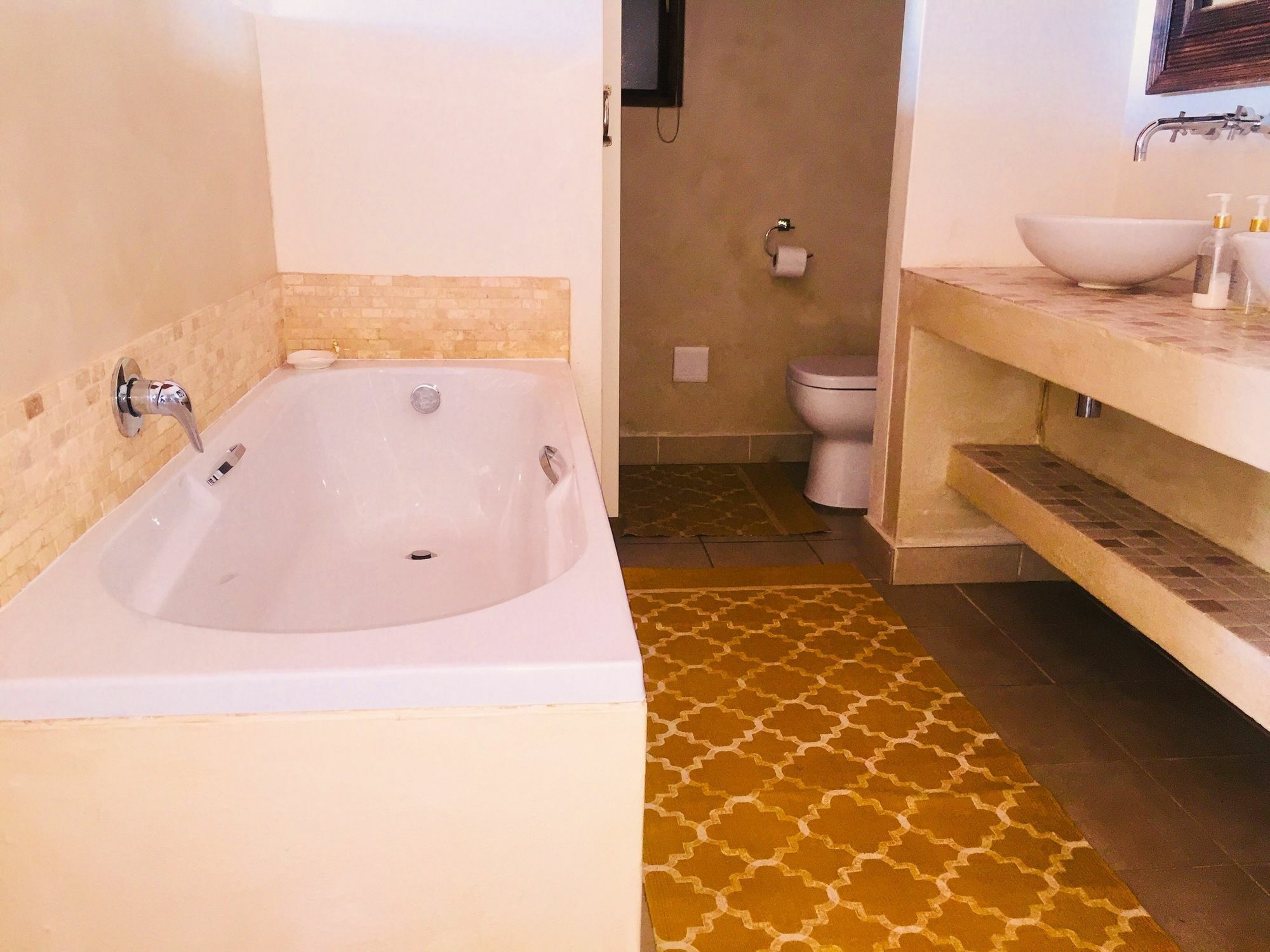 Amoris Guest House-Waterkloof Ridge Претория Екстериор снимка